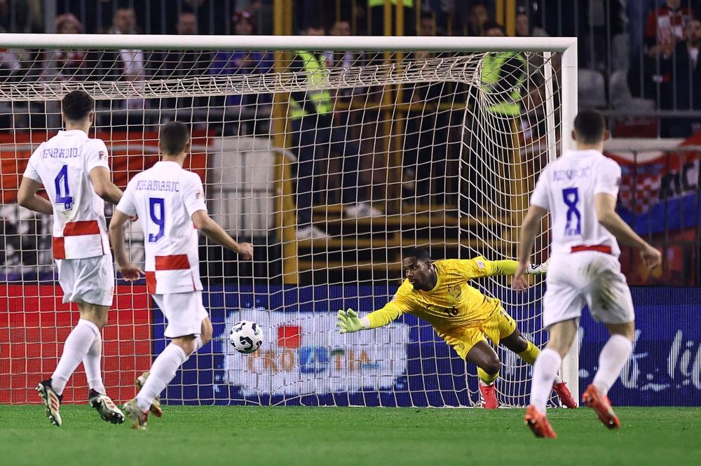 图片报：诺伊尔参加了拜仁周五训练，对阵弗赖堡可以首发上场